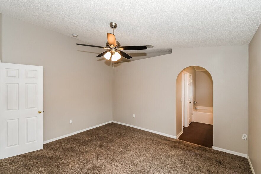 Building Photo - 11128 Lord Taylor Dr