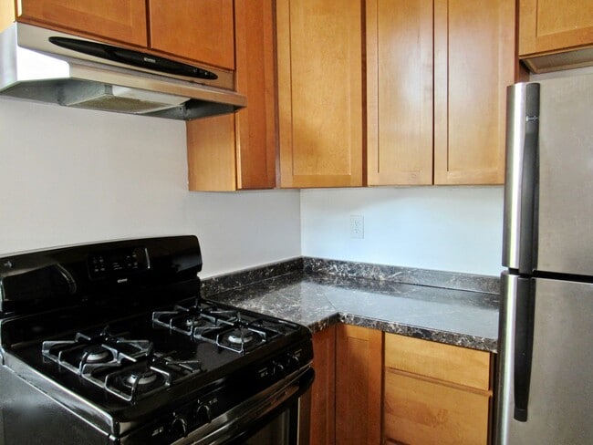 Building Photo - Cozy 1 Bed / 1 Bath - River West