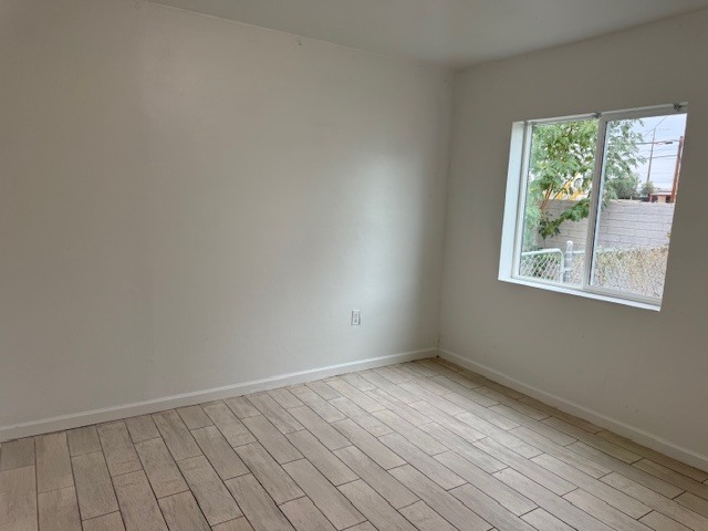 Building Photo - 2113 E Sunland Vista