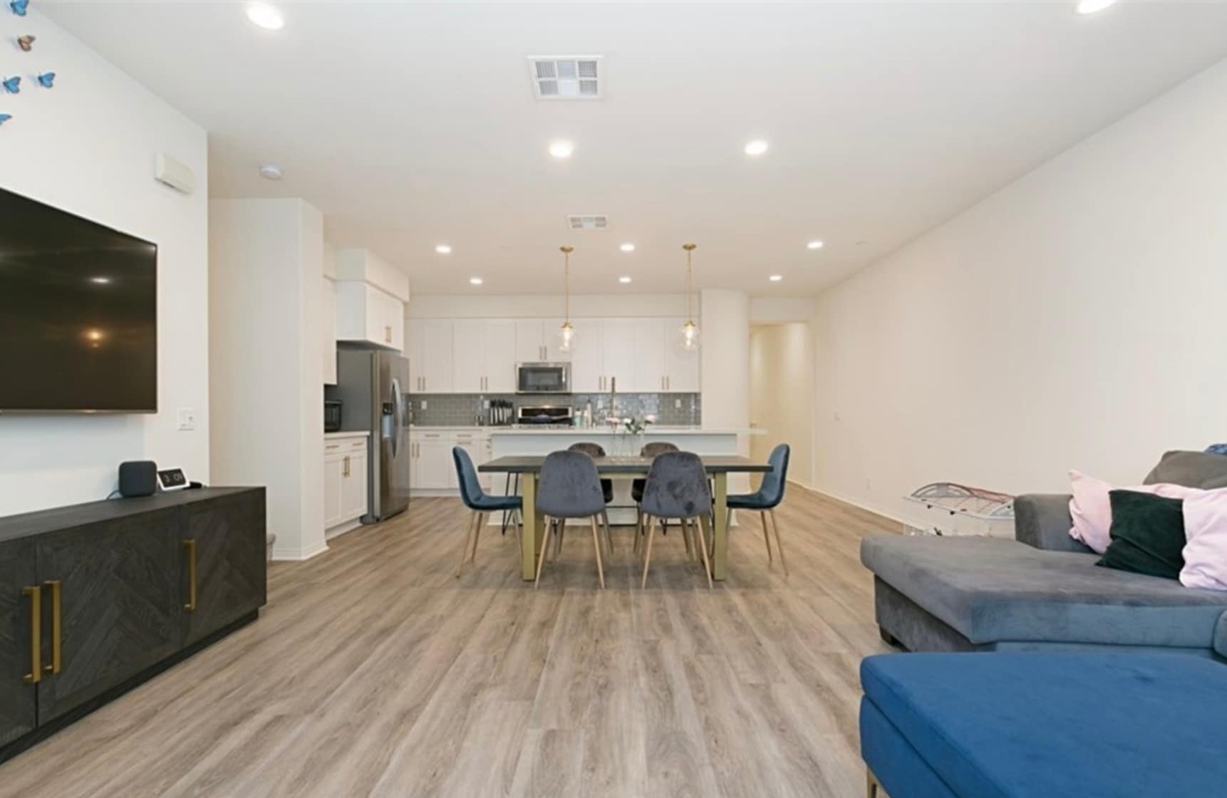 Building Photo - 931 E Drapery Ln