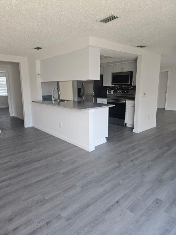 Building Photo - 6241 Westport Dr