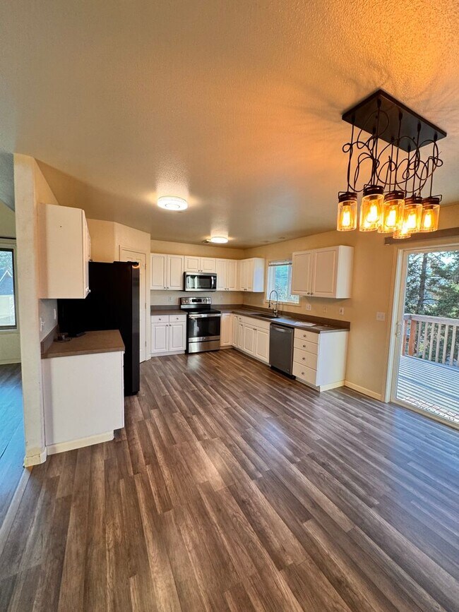 Building Photo - 106 Umpqua View Dr
