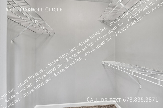 Building Photo - 4216 Oaknoll Cir