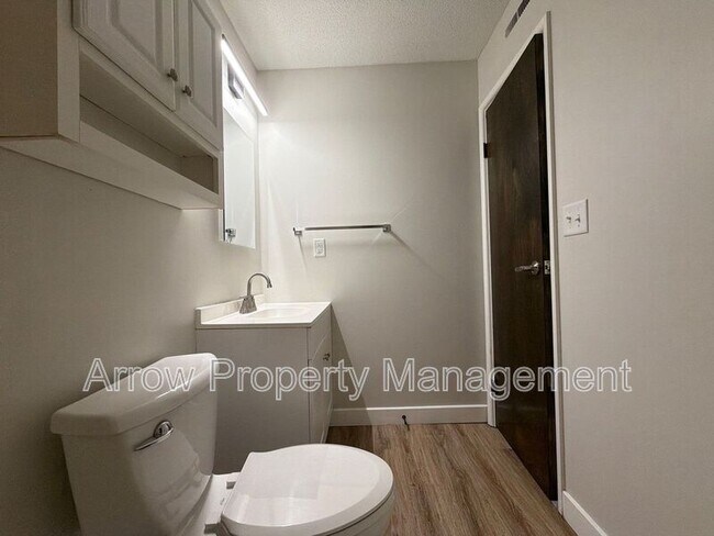 Building Photo - 649 S 18th St