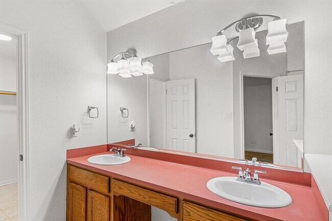 Building Photo - 1802 Ramona Cir