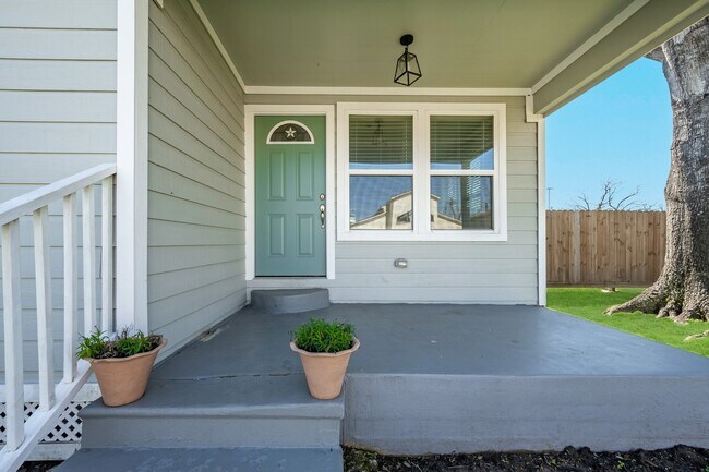 Building Photo - 632 E 38th St