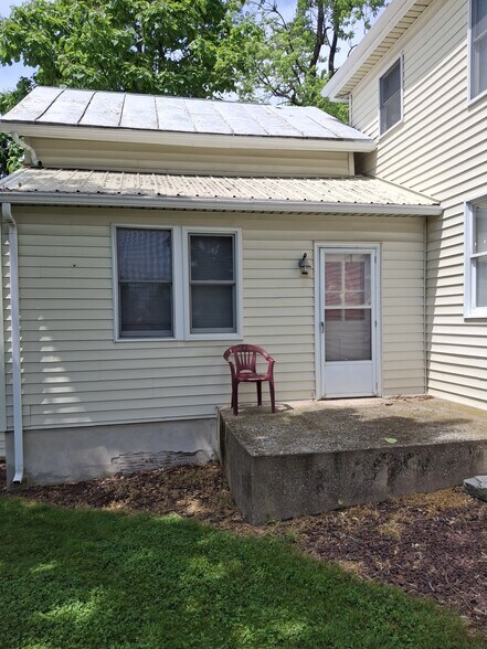 Building Photo - 237 Hanshue Rd