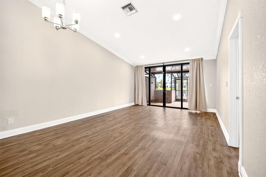 Building Photo - 921 NW 122nd Ter
