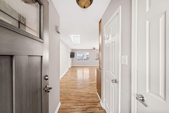 Building Photo - 8635 Old Mt Vernon Rd