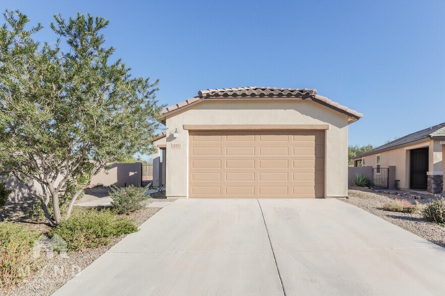 Primary Photo - 801 Calle Tikal