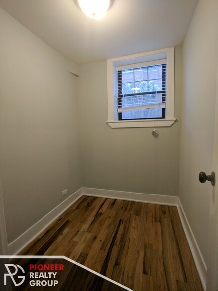 Building Photo - 4409 N Wolcott Ave