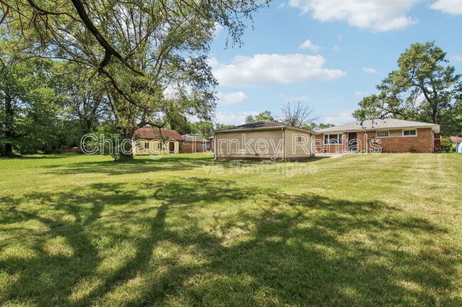 Building Photo - 16019 Circle Dr
