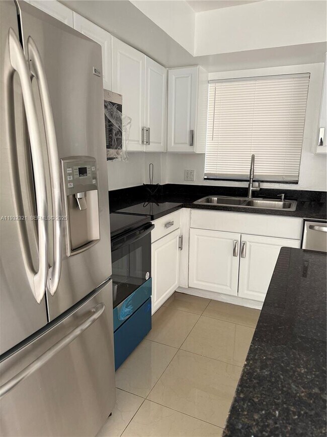 Building Photo - 2431 SW 82nd Ave