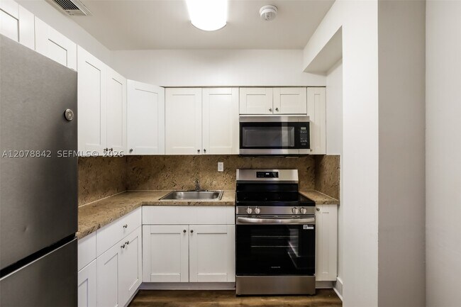 Building Photo - 10020 SW 37th St