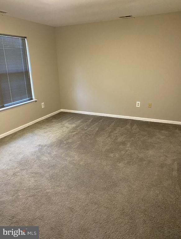 Building Photo - 213 Allens Ln