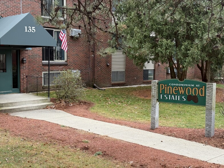 Building Photo - 131 English Village Rd