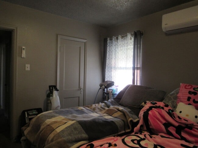 Building Photo - Cozy & Convenient 2+ Bedroom W/Garage