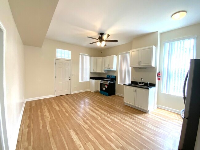 Building Photo - 803 S Karlov Ave