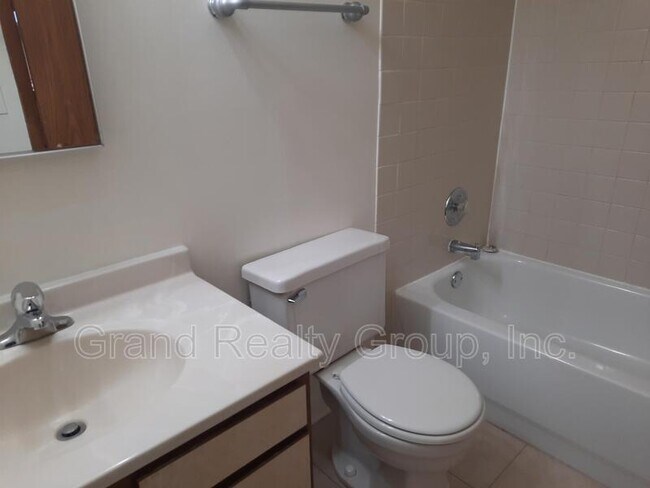 Building Photo - 33540 N Royal Oak Ln