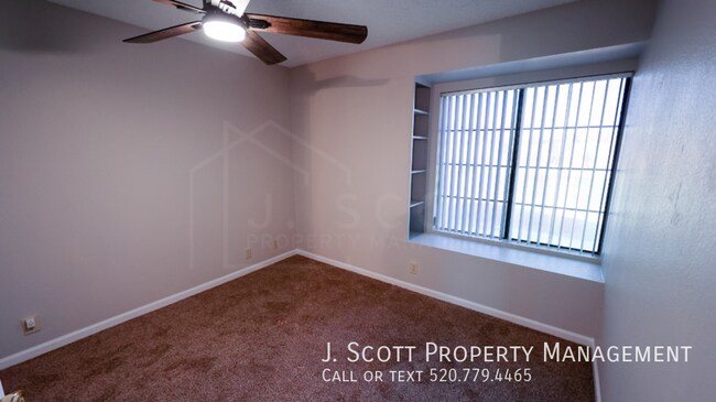 Building Photo - 8957 W Rose Ln
