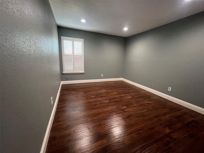 Building Photo - 840 Threadneedle St