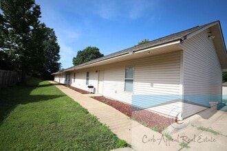 Building Photo - Utilities included!! Internet included!! Spacious 2 bed /2 full bath apt - includes washer/dryer