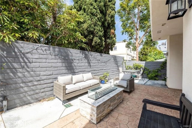 Building Photo - 307 N Broadway