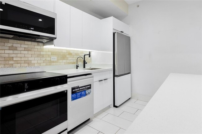 Building Photo - 5300 NW 87th Ave