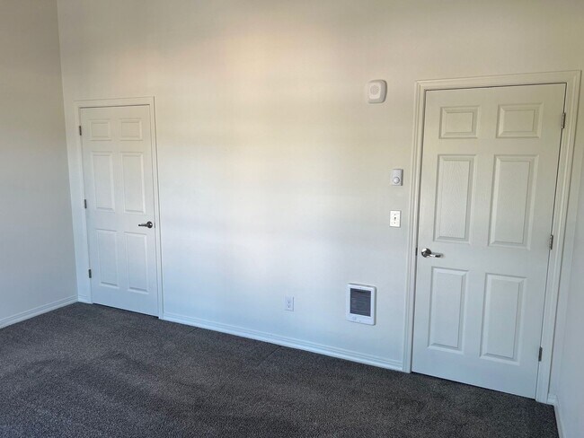 Building Photo - Evergreen Multiplex