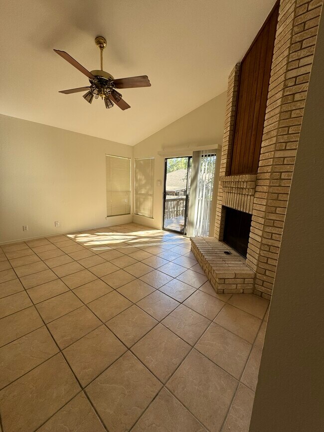 Building Photo - 9538 Cloverdale