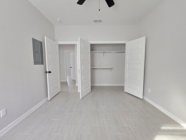 Building Photo - 1019 N Woodson Ave