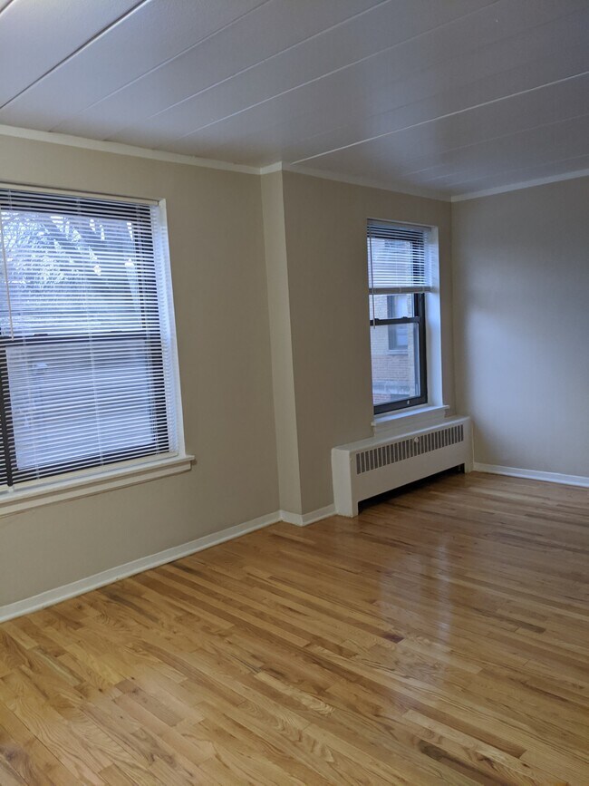 Building Photo - 1360 W Touhy Ave