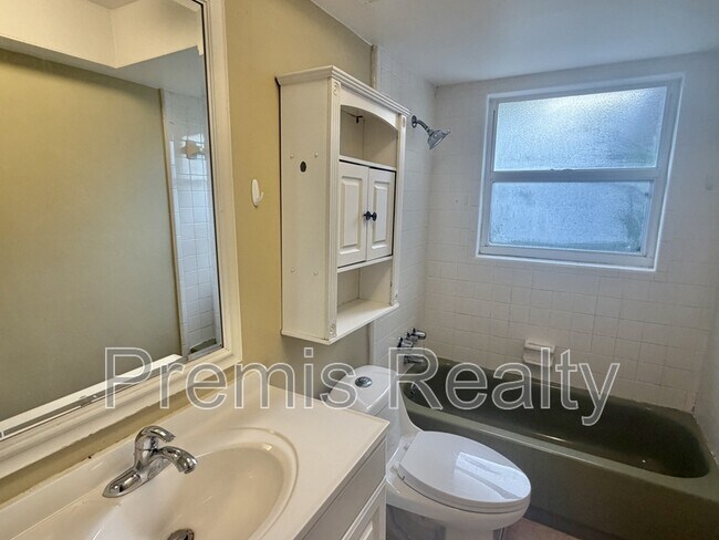 Building Photo - 1310 Amble Ln