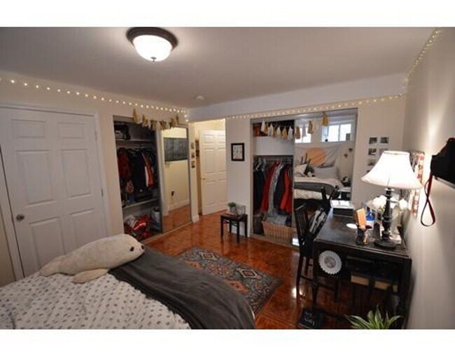 Building Photo - No Brokers Fee Convenient Brookline Location.Eat-in Kitchen, Laundry on a Site