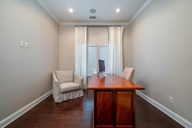 Building Photo - 1005 Mt Whitney Dr