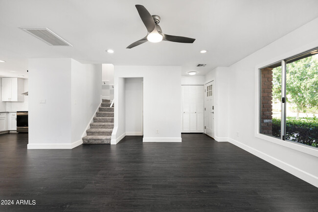 Building Photo - 6063 N Granite Reef Rd