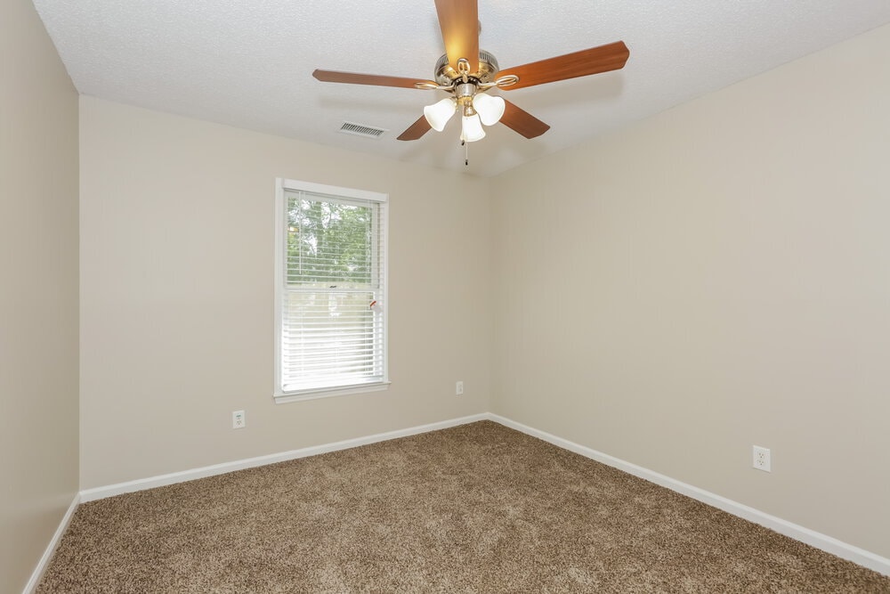 Building Photo - 2328 Torrington Ln