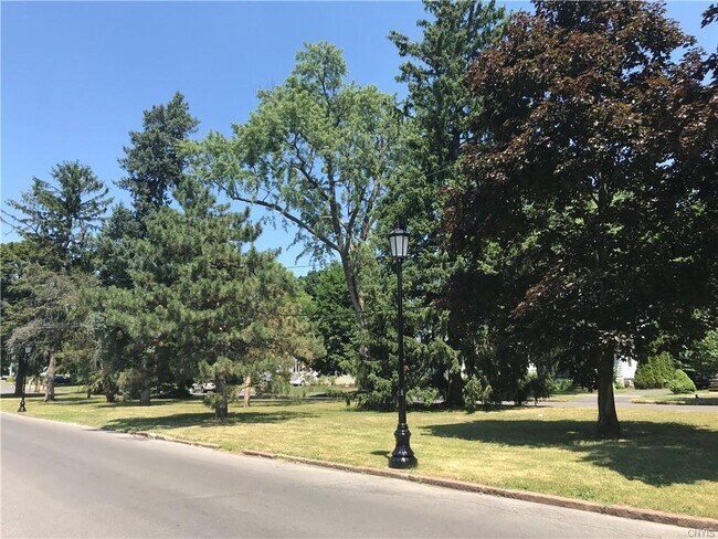 Building Photo - 126 Shotwell Park