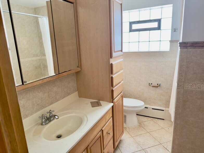 Building Photo - 5254 N LeClaire Ave