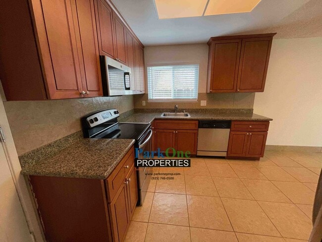 Building Photo - House With Paved Side Yard and Spacious Backyard in Pinole Now Available!!