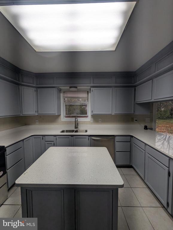 Building Photo - 2 Hawkesbury Ct