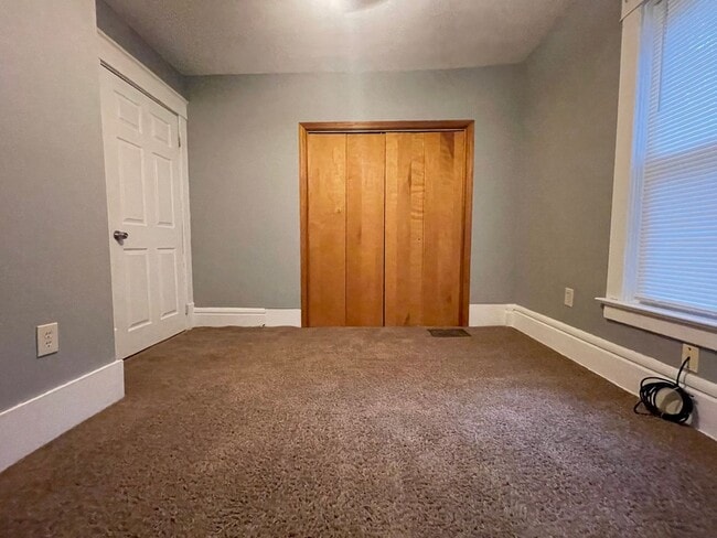 Building Photo - Large Four Bedroom Home