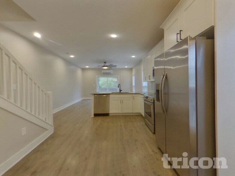 Building Photo - 3047 Ridge Ave