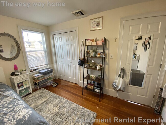 Building Photo - 15 Sargent Ave