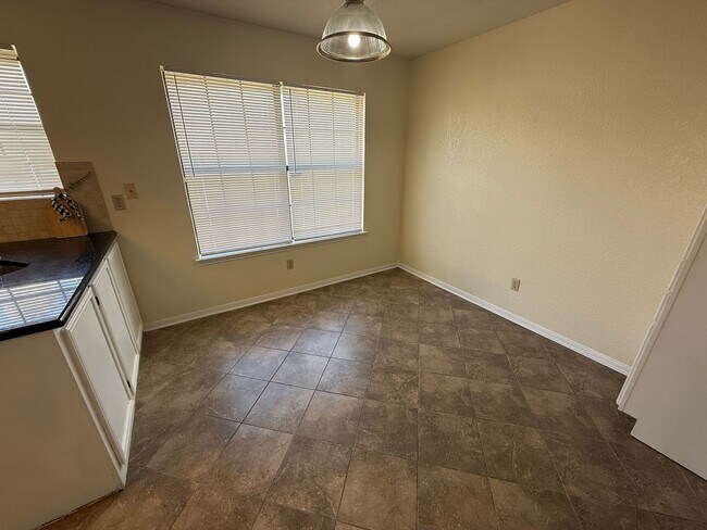 Building Photo - 1815 Diana Ln