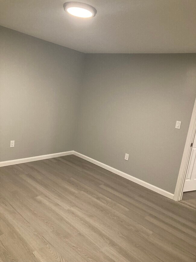 Building Photo - 608 Wheeler Ln