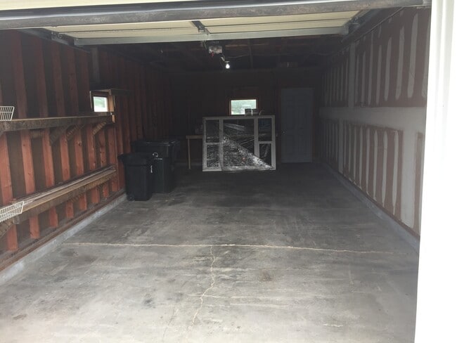 Building Photo - SIDE BY SIDE TWINHOME