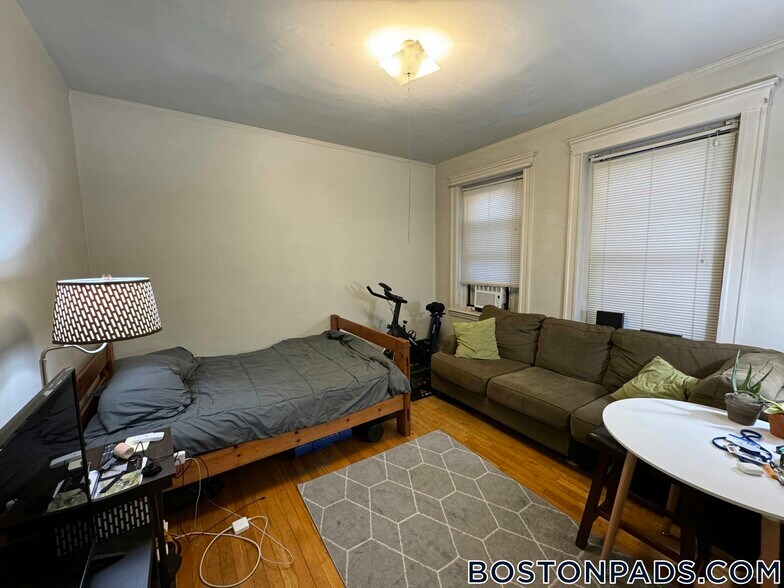 Building Photo - 311 Allston St