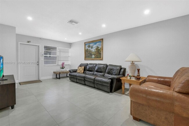 Building Photo - 862 W 79th St