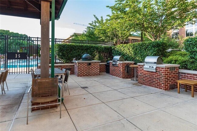 Building Photo - 1820 Peachtree Rd NW